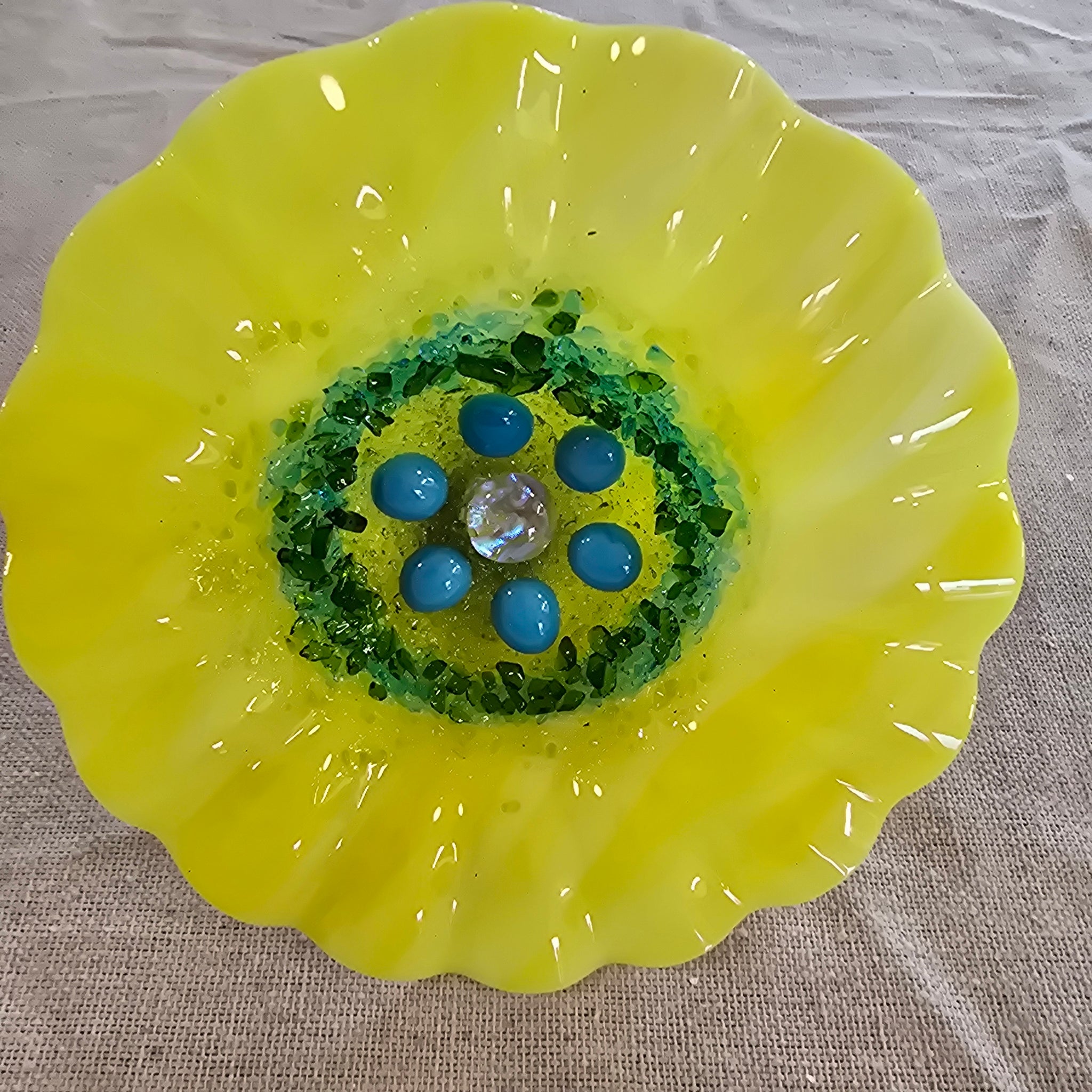 B 557 yellow turquoise